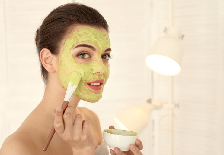 Ev Yapımı Yaşlanma Karşıtı Yüz Maskeleri 4 Avokado ile Yaşlanma Karşıtı Yüz Maskesi