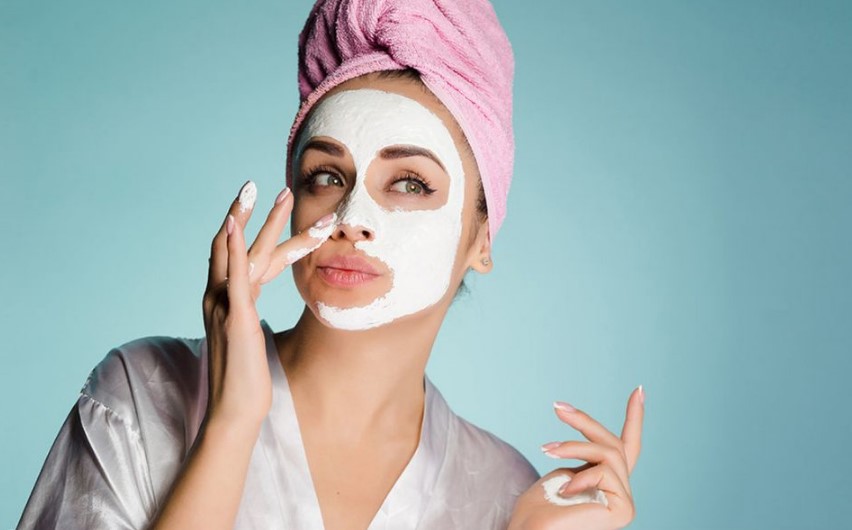 Ev Yapımı Yaşlanma Karşıtı Yüz Maskeleri 2 Hindistan cevizi yağı ile Yaşlanma Karşıtı Yüz Maskesi