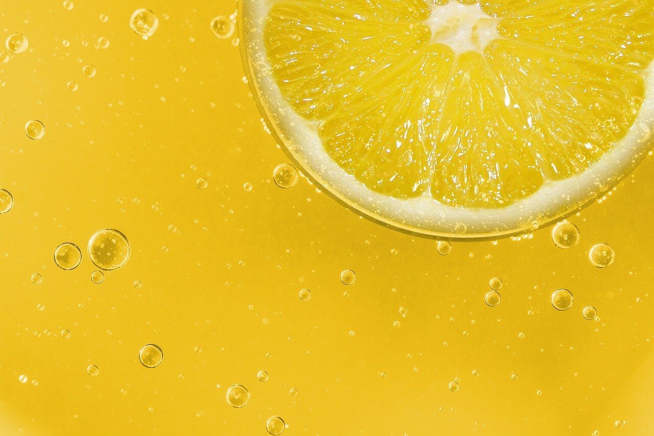Evde Yapılabilecek En Faydalı 5 Pratik Maske 5 cilek-limon-maskesi-nasil-yapilir